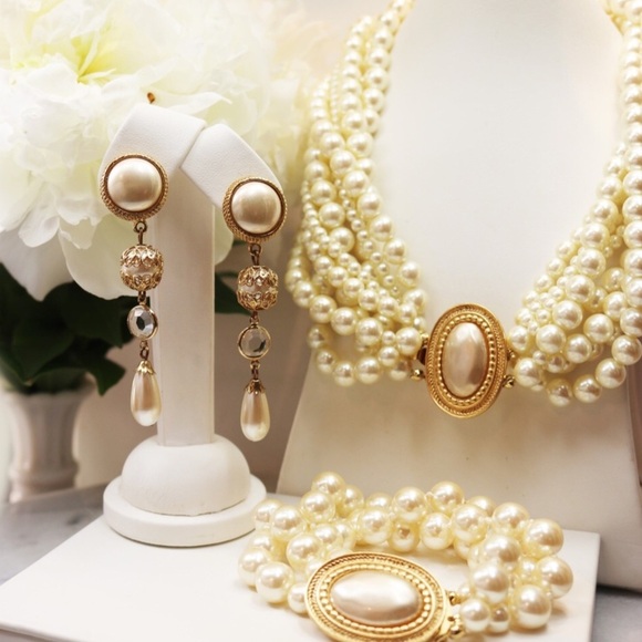 Vintage Carolee 3-Strand 9mm Pearl Bracelet - Picture 5 of 15